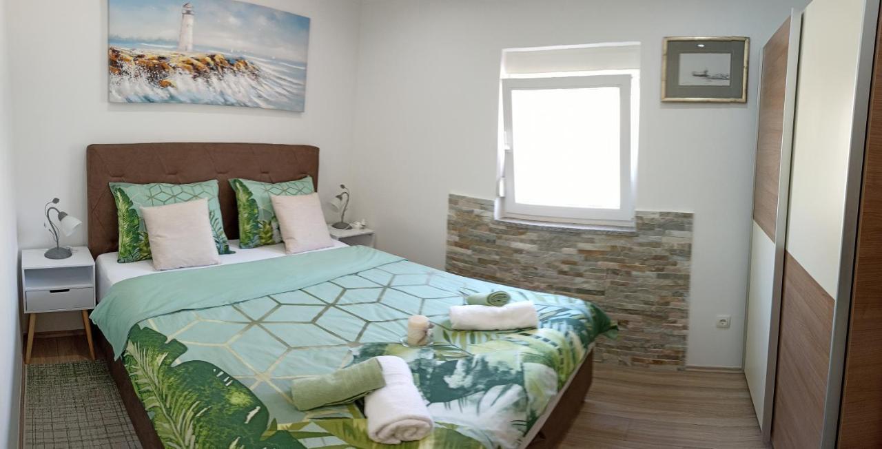 Apartman Lara *